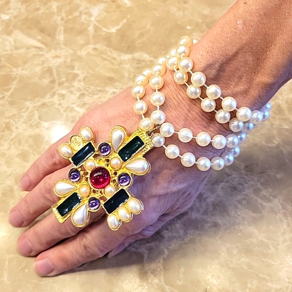 Faux Pearl Necklace with Multi-colored Gemstones in Pendant - Picture 8 of 17